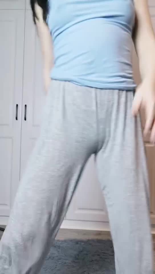 ri.bi-抖音颜值少妇【姐姐】情趣脱衣舞，大胆掰逼诱惑,激情自慰