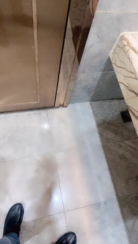 ri.bi-【剧情演绎】说服女友一起去艹她闺蜜 双飞艹逼是真 的爽，各种后入无套猛艹