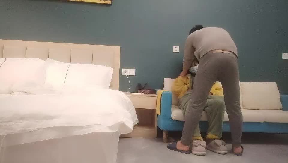 ri.bi-小哥酒店约炮D奶小姐姐 聊到伤心处都哭了好好安慰一番开始啪啪吃鲍鱼