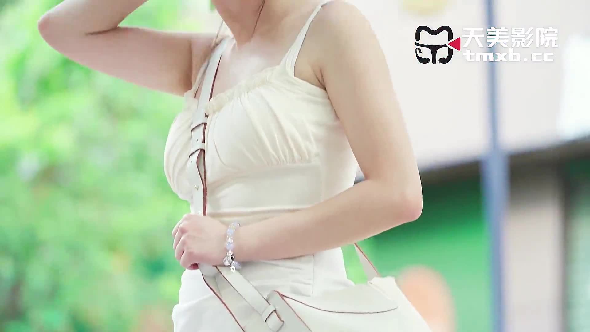 【天美传媒TMW234】艾悠【搭讪大奶欲女・吞精调情台式出游】