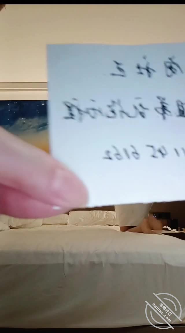 ri.bi-姐弟乱伦】，10万粉玩姐大神【真实姐弟乱伦历程】钻石贴①，一镜到底，短窄的沙发上内射了亲姐的骚名穴，淫水直流