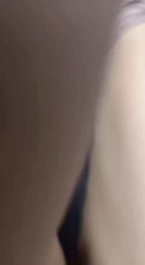 ri.bi-快手颜值嫩妹【乖乖甜果酒】颜值大长腿，大胆掰逼自慰，裸舞卖骚