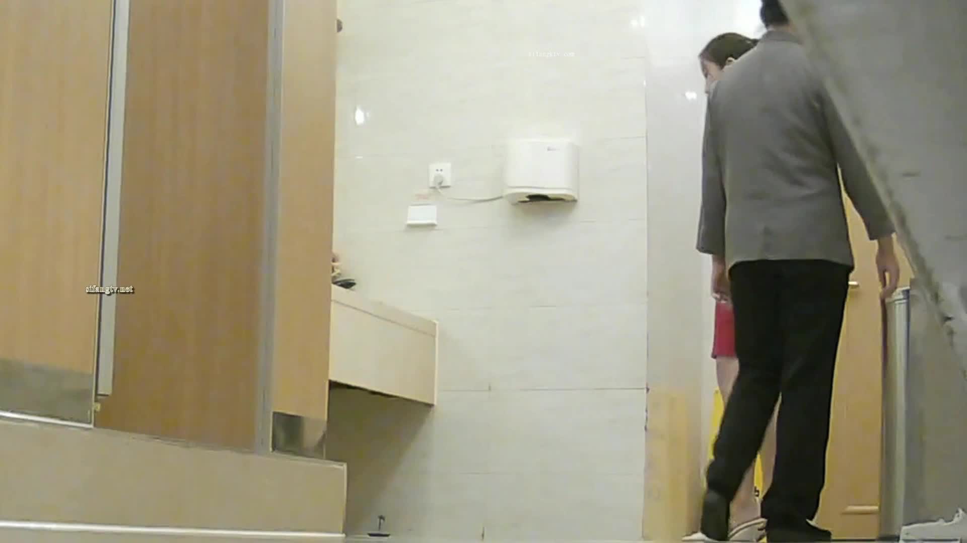 2048.vip-商场女厕全景偷拍 高跟美少妇的干净美鲍鱼