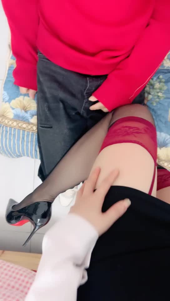 2048.vip-剧情演绎】来自小嫂子的勾引 吞食大鸡巴如尝美食，后入无套猛艹，骑马摇曳淫声阵阵