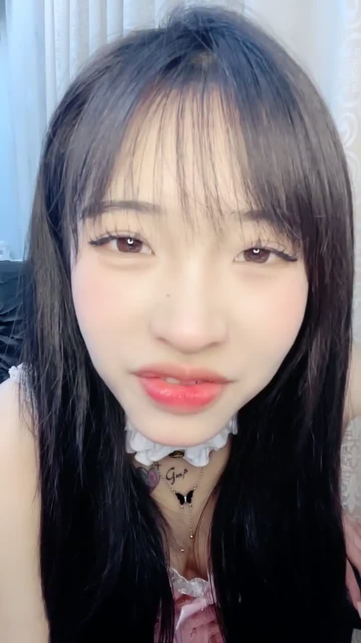 2048.vip-18岁小萝莉】18豆宝!舞蹈学妹 首次被干 道具 狂射一身