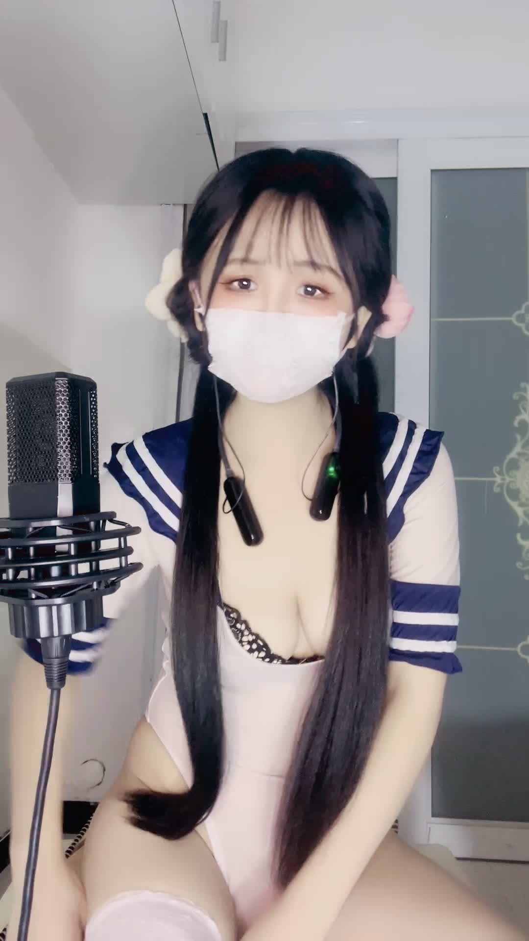 2048.vip-精品推荐 极品嫩妹主播『舞蹈小幂幂』性感古风透明薄纱肚兜动感脱衣裸舞自慰