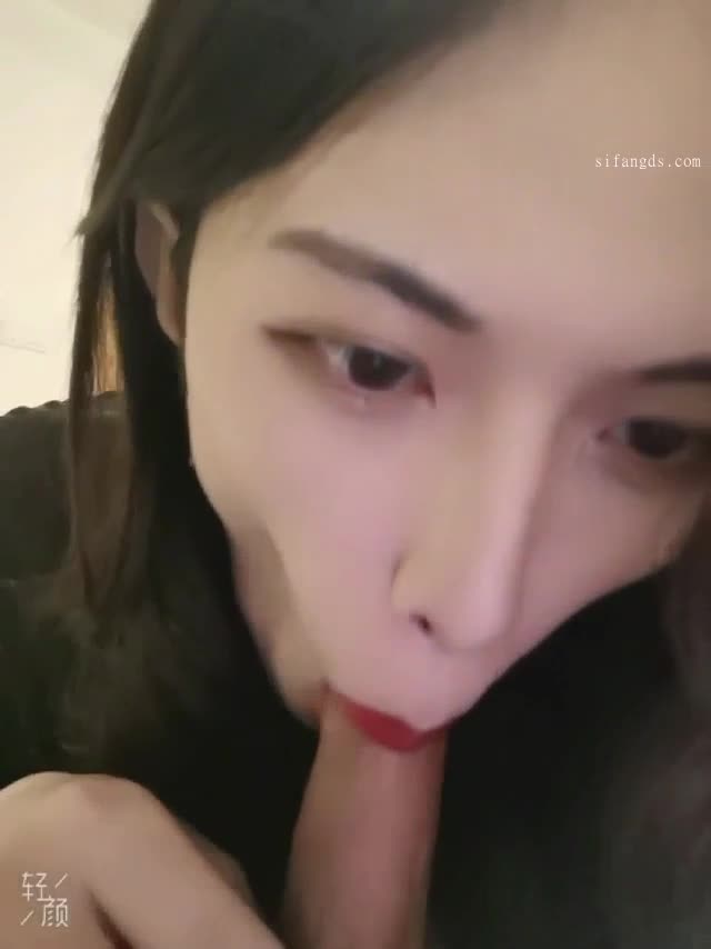 2048.vip-精品推荐 推特极品颜值伪娘『是桃子吖』深喉口交撕破黑丝骑射小哥哥