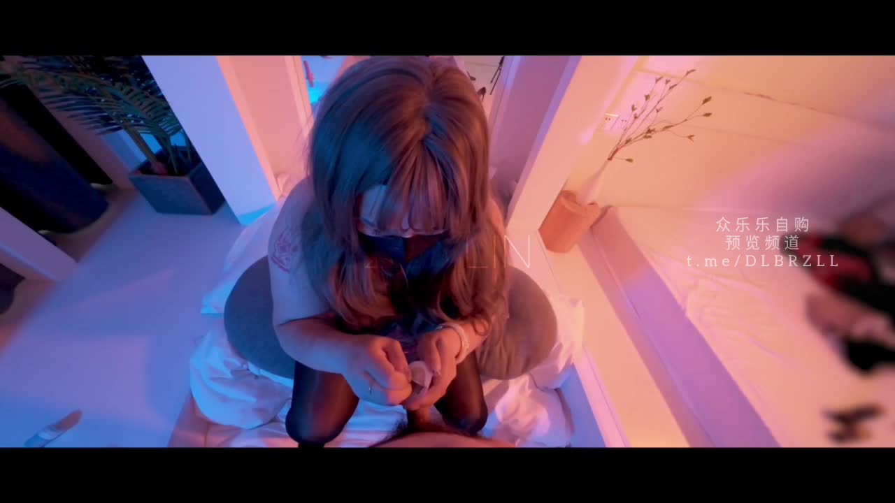 2048.vip-新晋网黄摄影师「麦辣鸡腿堡」「LoveAtr77」「ZoylinWong」《黑丝对镜》BBW小母狗面对镜子看着自己被强力后入