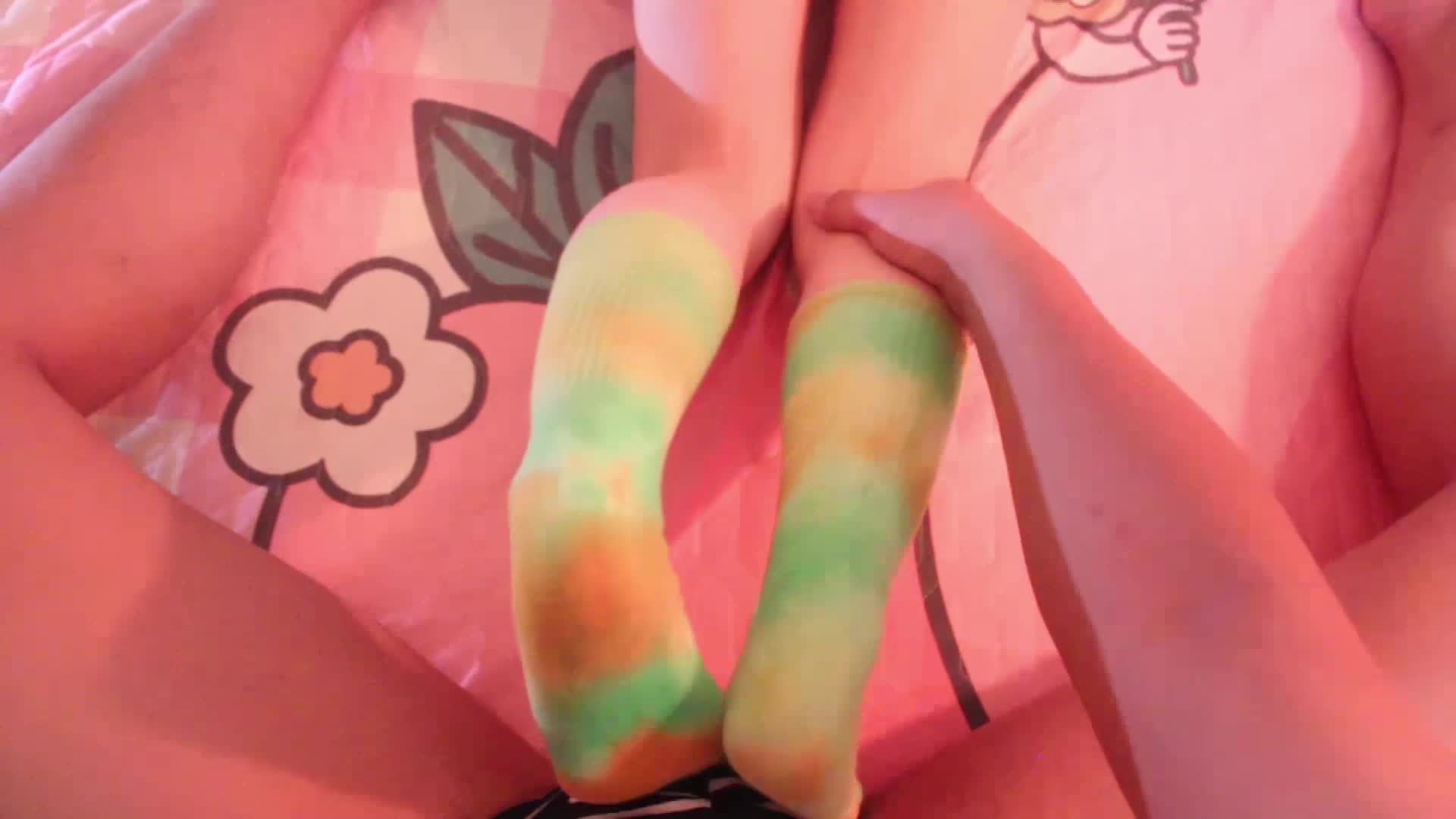 2048.vip-顶级网黄尤物女神『一只小嘤嘤(是桃桃呀)』高挑身材 丝袜大长腿 蜜臀翘臀 这身材简直了 被金主各种肏10