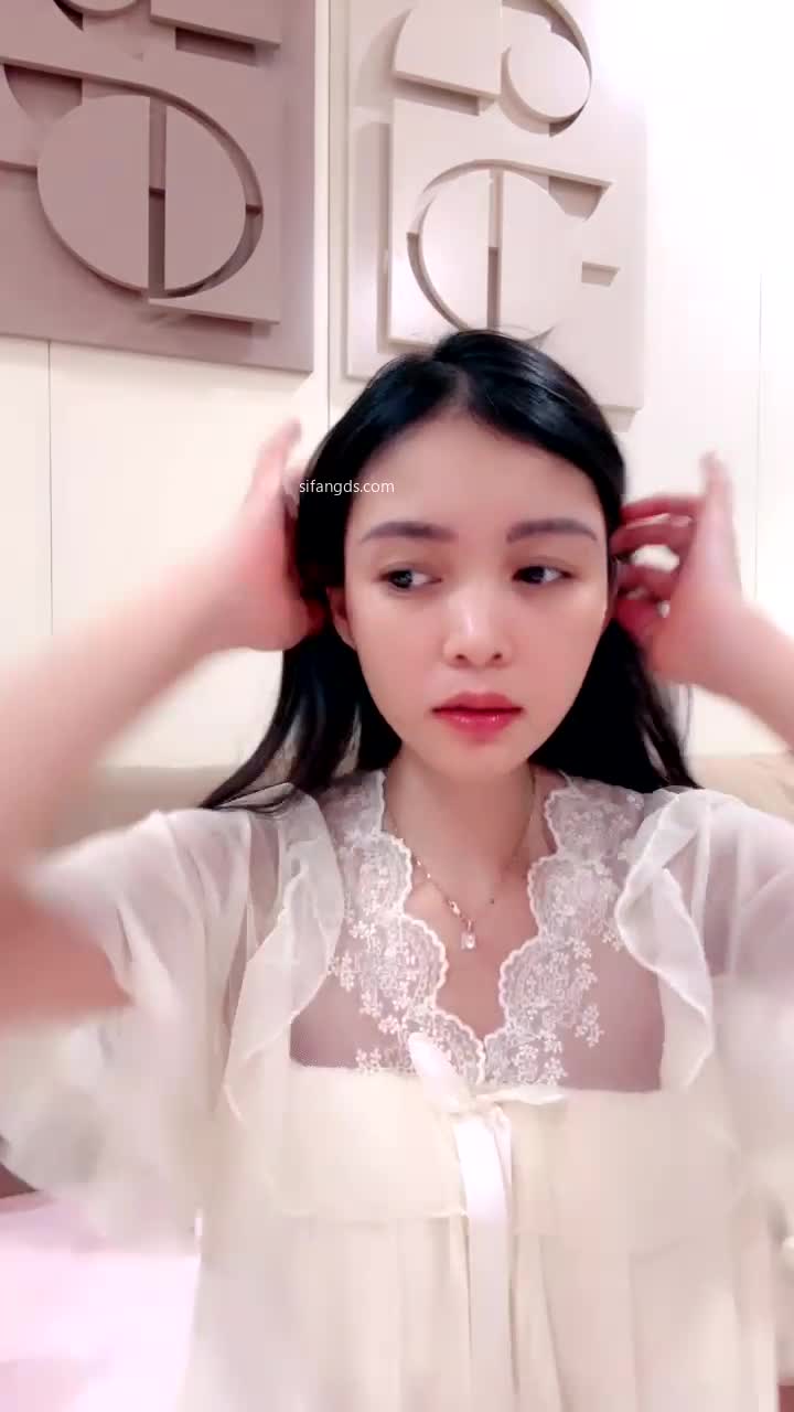 2048.vip-小豆豆】顶级美乳~狂抠双道具猛插~疯狂喷水流白浆