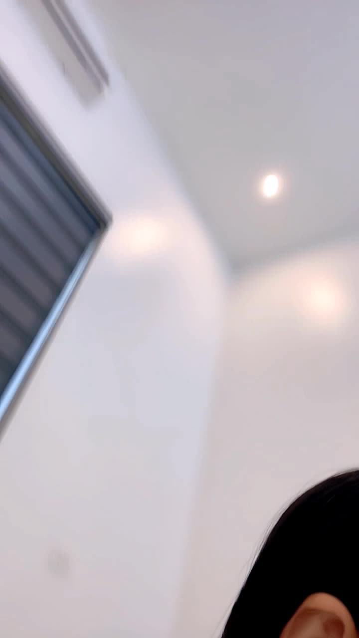 2048.vip-丝袜高跟露脸极品大长腿女友的诱惑，性感的馒头逼里塞着跳蛋抽插骚穴，特写展示高潮喷水，浪叫呻吟不止好骚