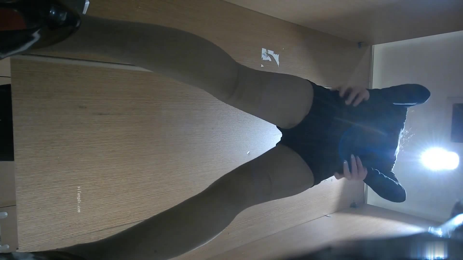 2048.vip-KTV女厕全景偷拍几位大长腿小姐姐 各种诱人的私密花园