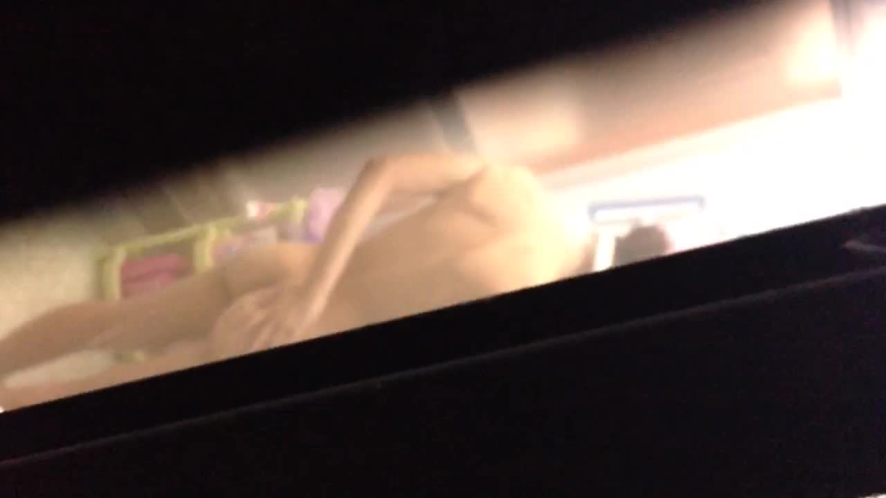 2048.vip-冒死爬墙偷窥对门 白白嫩嫩的美少妇洗澡
