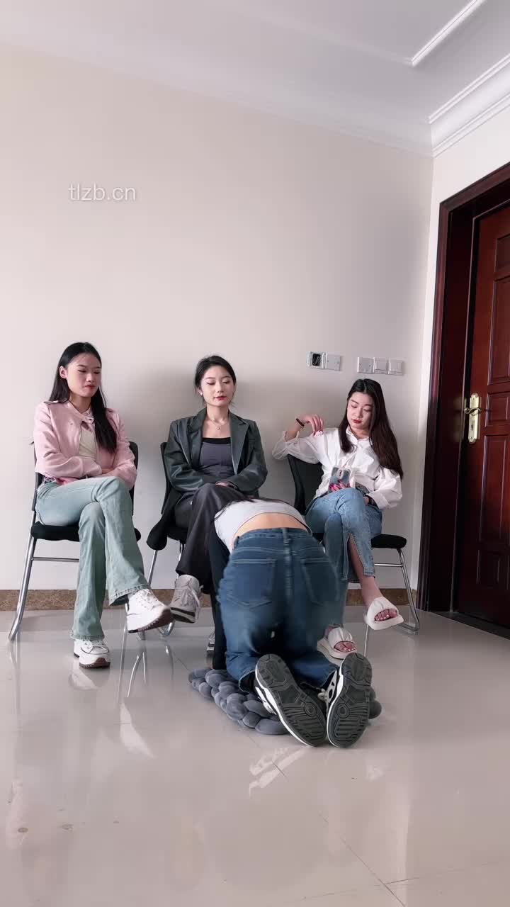 2048.hk@宸宸TJ：三S开发新女慕伺候视角2
