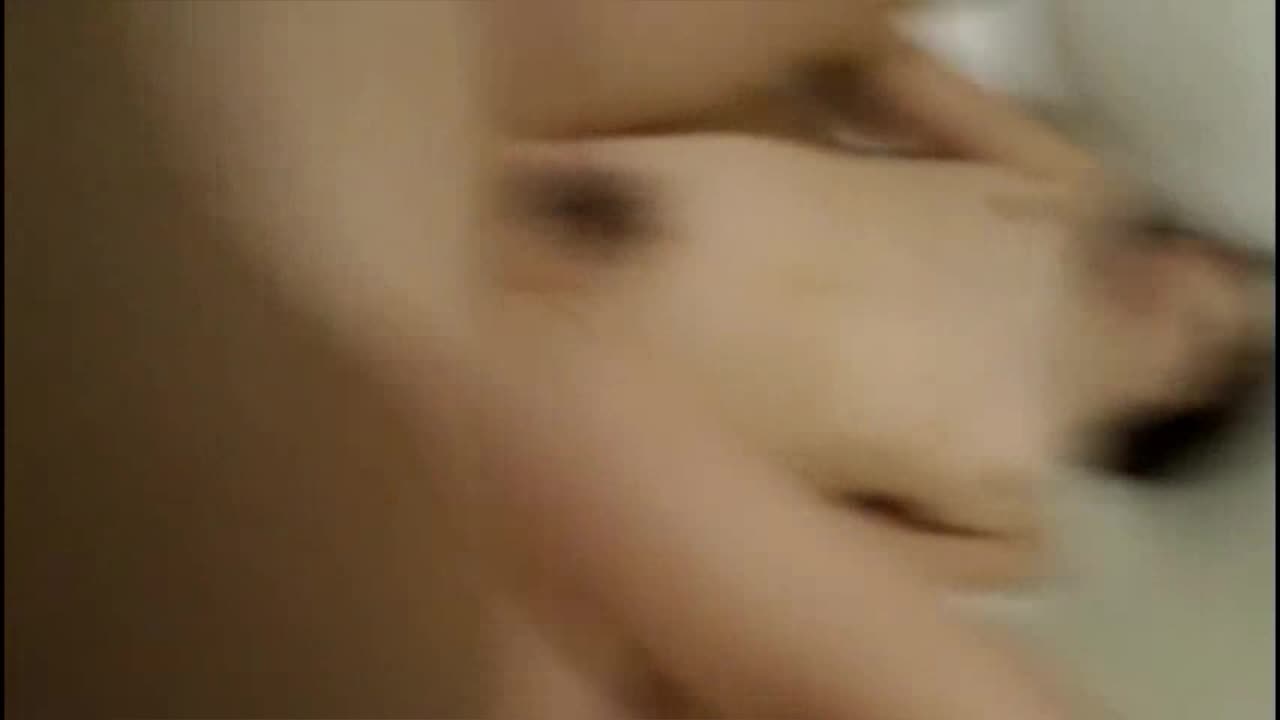 2048.vip-趁女友的闺蜜心情不好喝多了半推半就的操了她完美露脸
