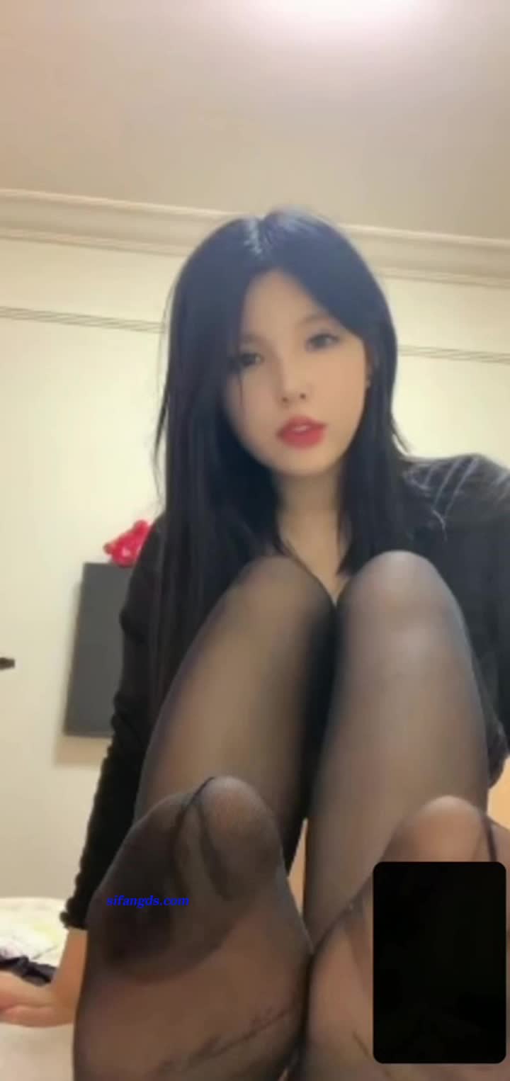 2048.vip-网红翻车】抖音6万粉丝、超高颜值反差婊「白米娜娜」舔脚自慰阿黑颜、和金主一对一视频裸聊流出