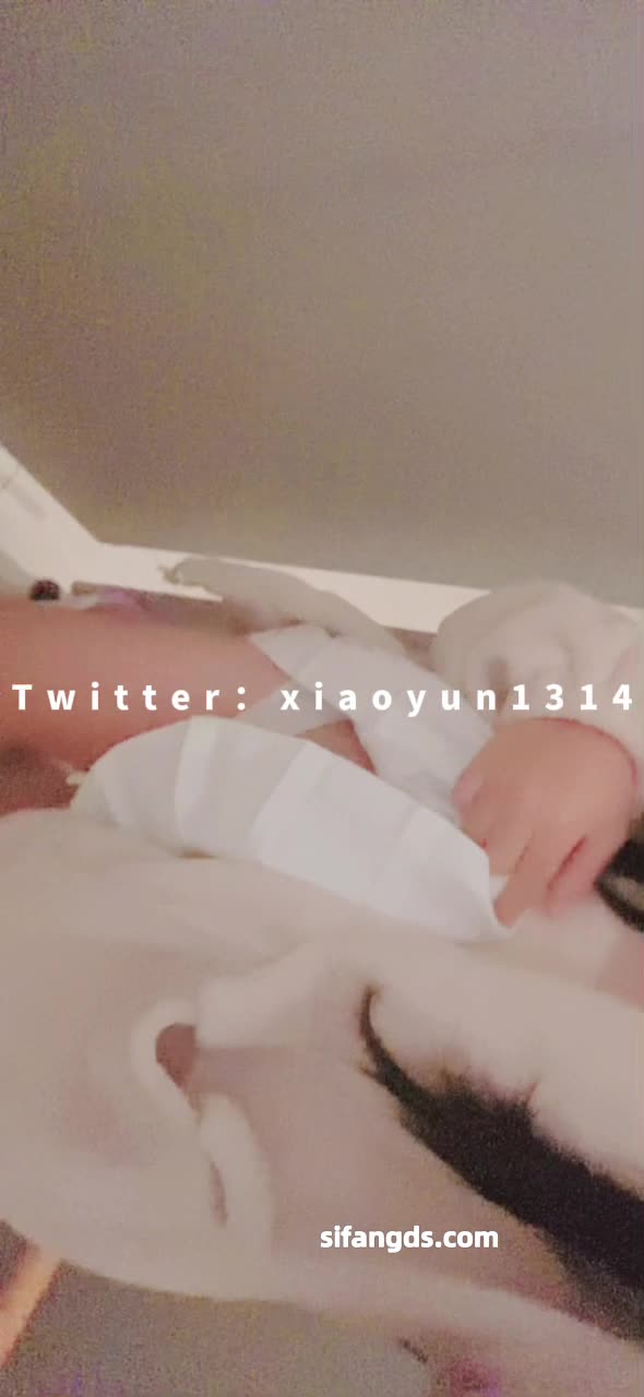 2048.vip-喜欢人前露出勾引陌生人，可盐可甜福利姬【小韵仙子】最新更新完整视图，绿男友公园公厕露出被发现