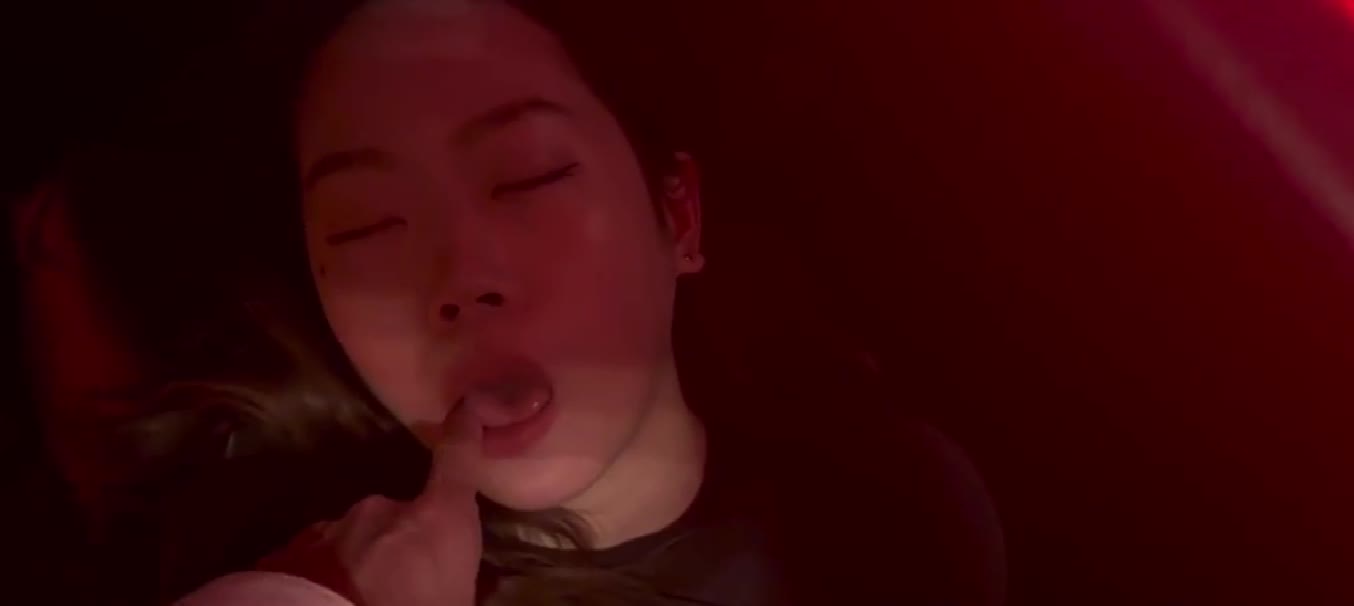 2048.vip-风骚女翻译和上司开房偷情 还一边手机自拍被射了一屁股的精液