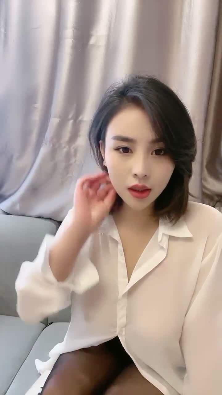 2048.vip-超级高颜值的气质豪乳女友和小鲜肉男友啪啪大秀口爆 白衣巨乳太诱人了