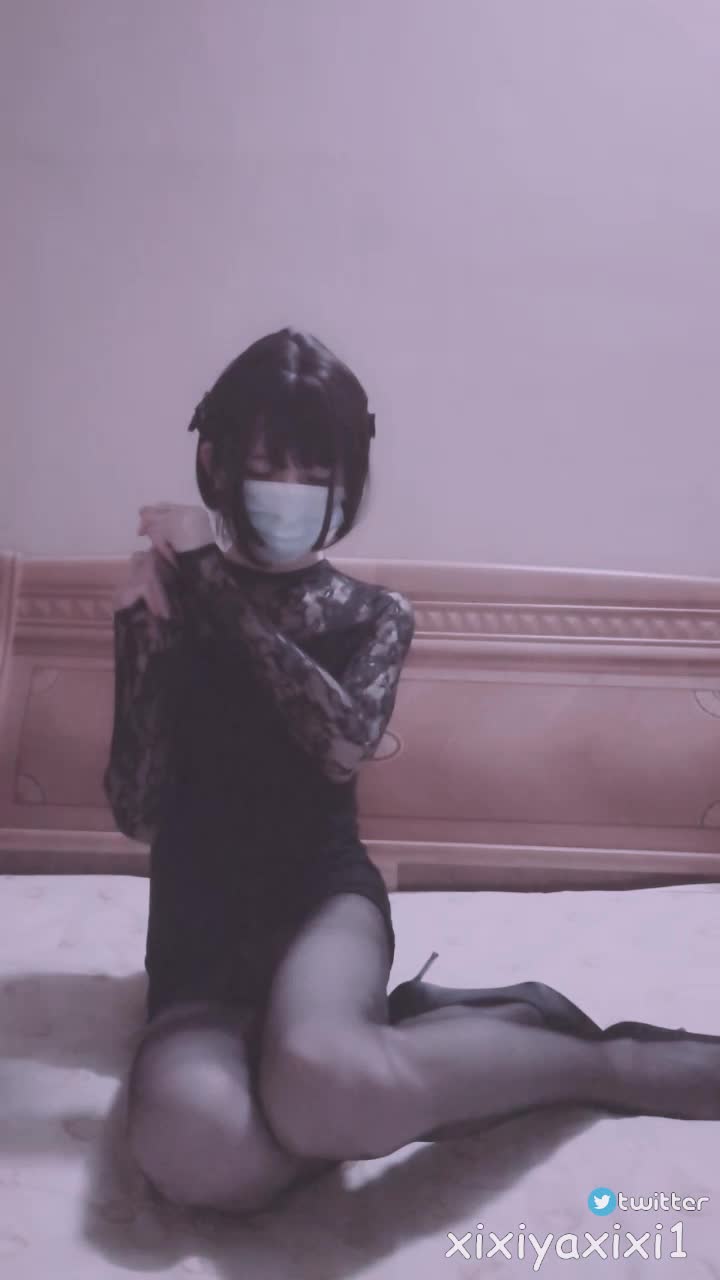 www.98T.la@y001蕾丝包臀裙女装室内Crossdresserinlacedresshavefunathome