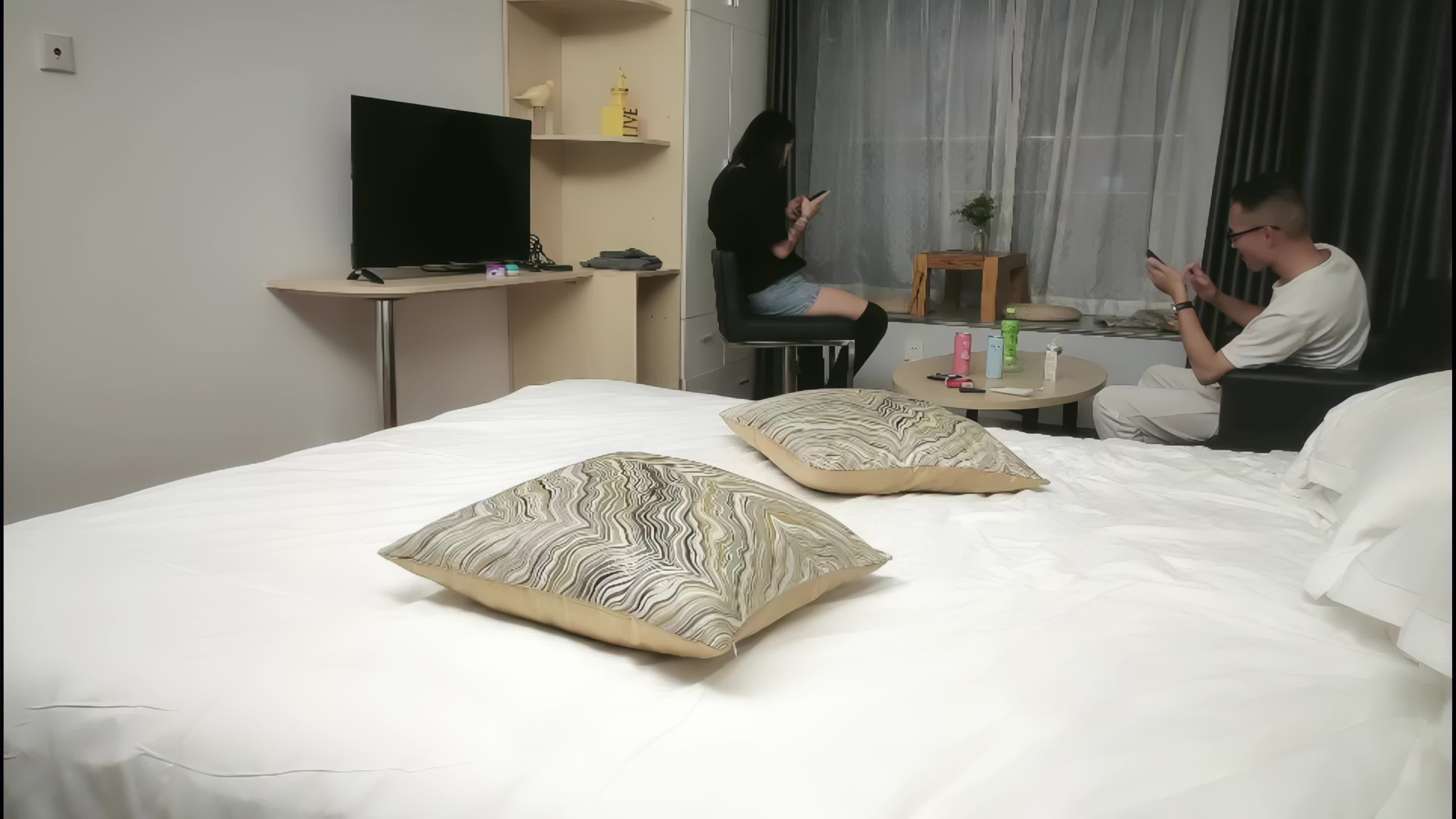 2048.vip-自制字幕系列】 李公子探花 特骚巨乳少妇第1部，小马大奶超级骚 操过终身忘不掉--4K字幕版