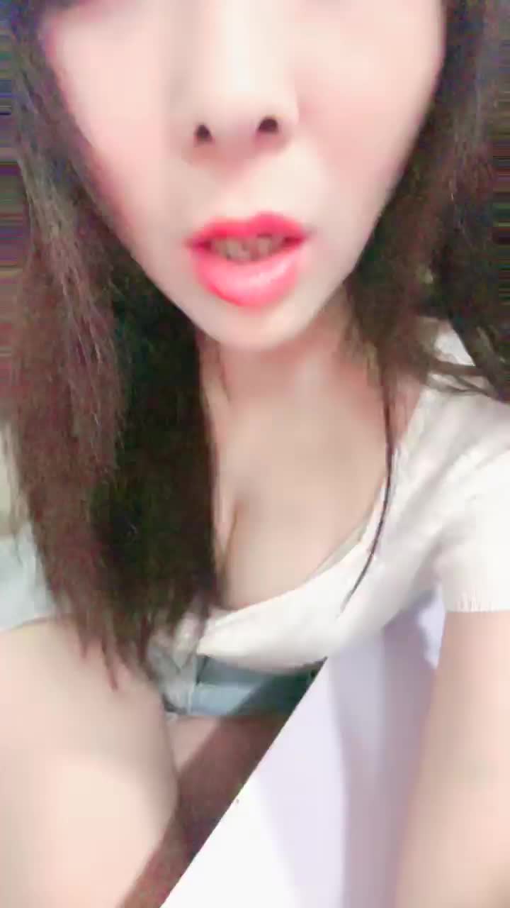 2048.vip-极品按摩女 【嫩嫩水多多】大奶嫩穴好身材 现场直播 勾引顾客连按带舔操 口活很好