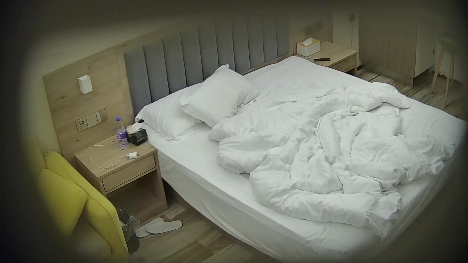 2048.vip-七月新流出安防酒店偷拍精品 气质少妇午夜醉酒意识不清被微胖男拖到床上干炮