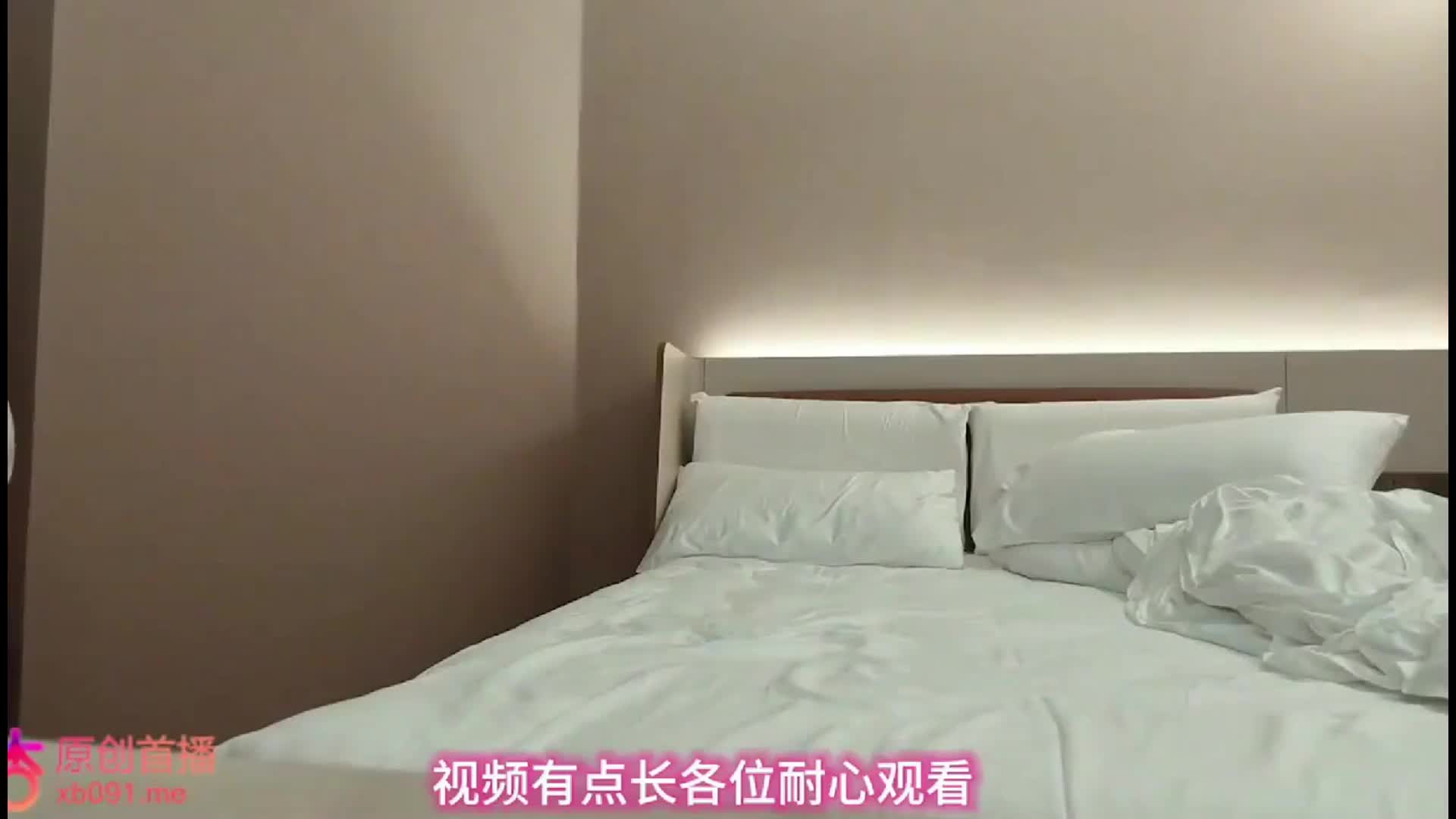 2048.vip-探花战神强哥 本来约了一个漂亮妹子，妹子竟然带了模特身材闺蜜过了一块