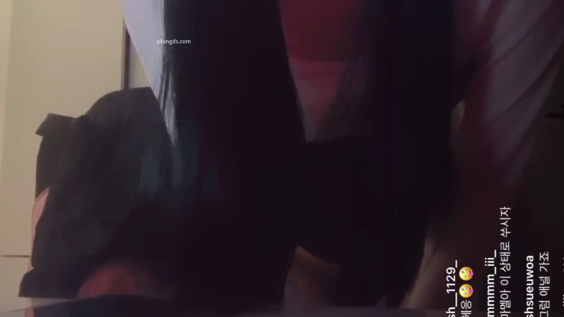 V (2)
