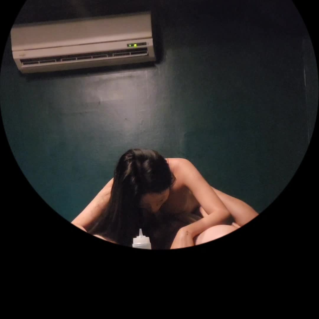 2048.vip-洗浴会所针孔偷拍 颜值年轻女技师给客人大保健吹箫骑坐鸡巴后被客人加藤鹰手法弄到潮喷