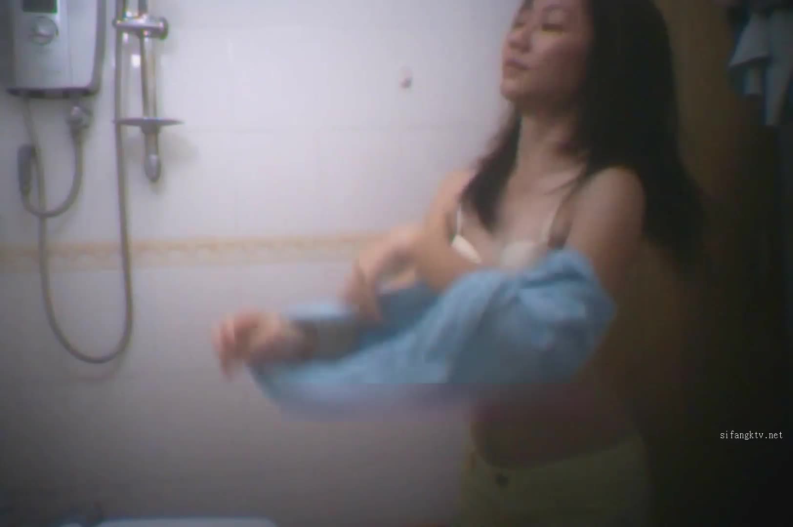 2048.vip-咸湿房东出租屋浴室偷装摄像头偷拍 几个身材苗条合租房的漂亮白领姐姐洗澡