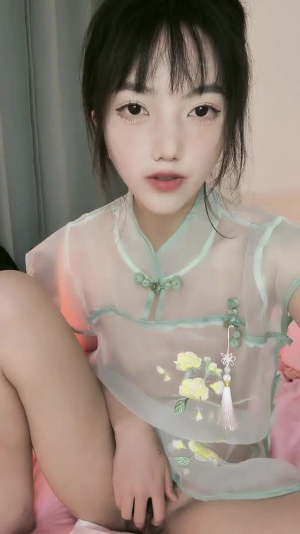 【#晚儿】高颜值校花嫩妹 扣穴道具自慰~尿尿~几天不见又漂亮啦速游VPN跑满千兆只做最快