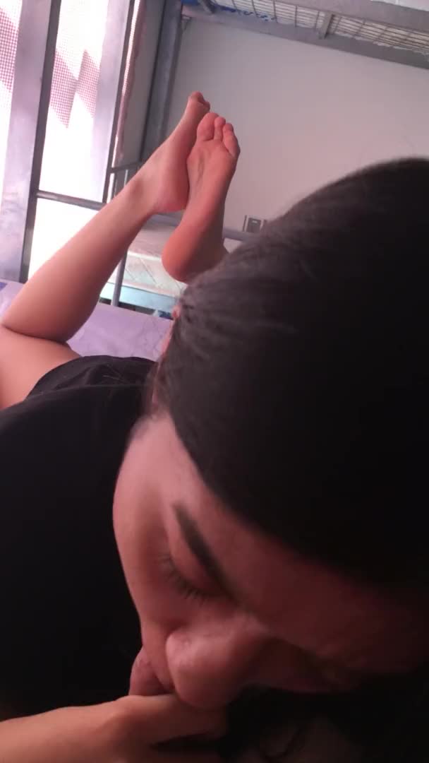 #泄密 #反差婊 ️【超精品泄密】 最牛逼的 反差婊 系列，继续更新！只精选高质量女友泄密！    二十万完整版萝莉资源已更新vip群        永久会员88 物超所值   ️