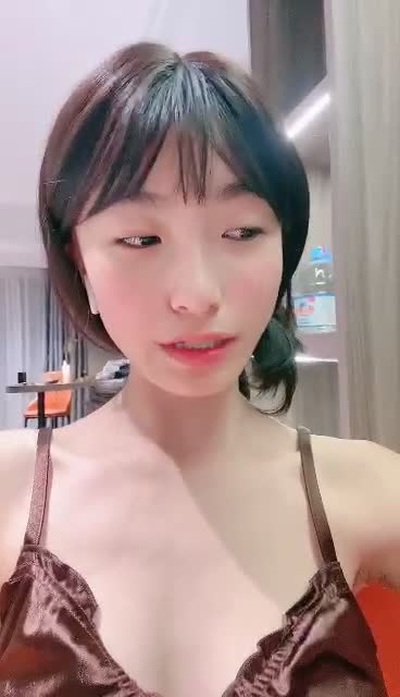 #呜崽酱 纯情学生妹！大胸美少女