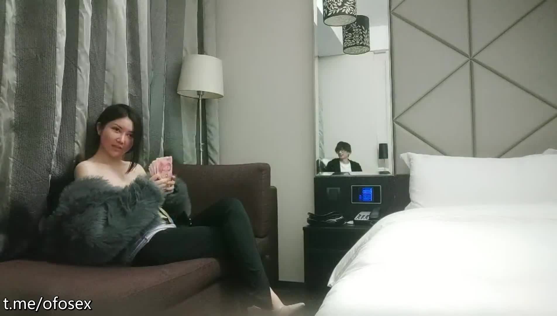 【#利哥探花】外围女神场，今晚骚货撩人手段一流，玉足抚屌嫩穴自慰，精彩劲爆