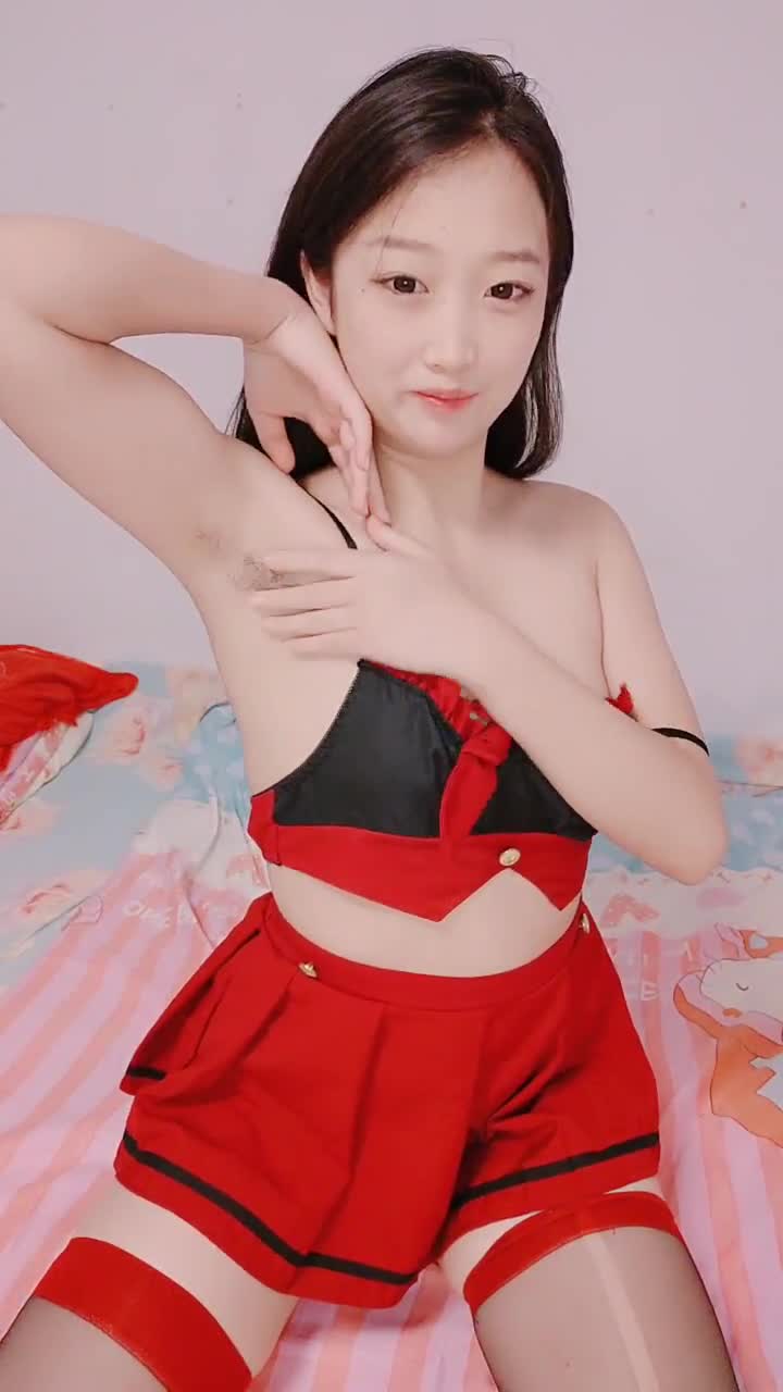 #大屁球 18岁超清纯小嫩妹下海！全裸出镜~不嫩不要钱