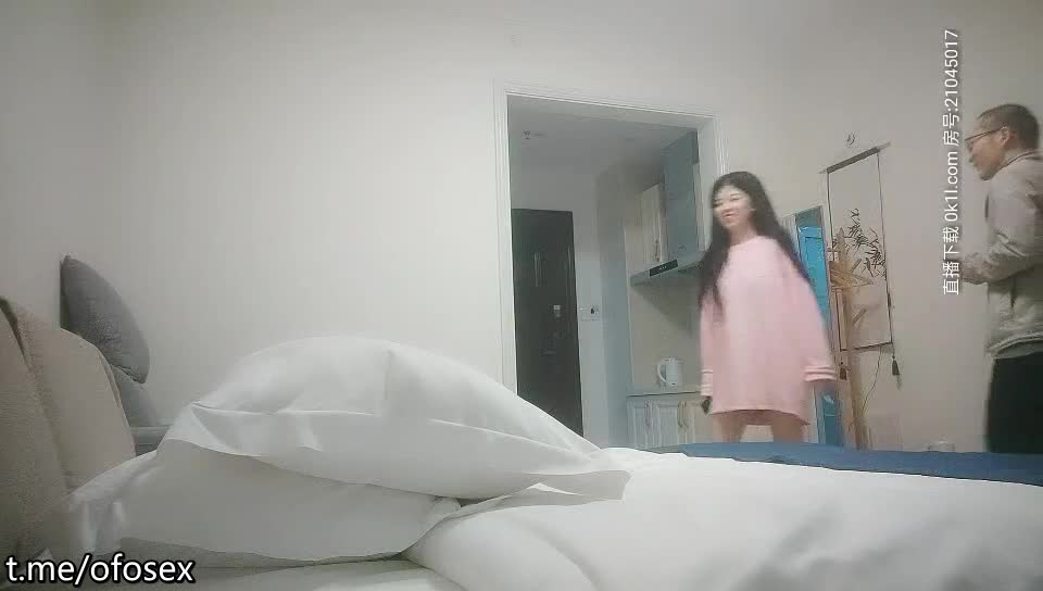00后极品小嫩妹， 玲珑有致，乖巧软萌