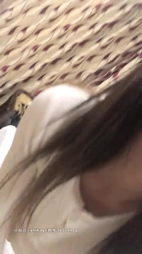小嫩妹无套被大屌干