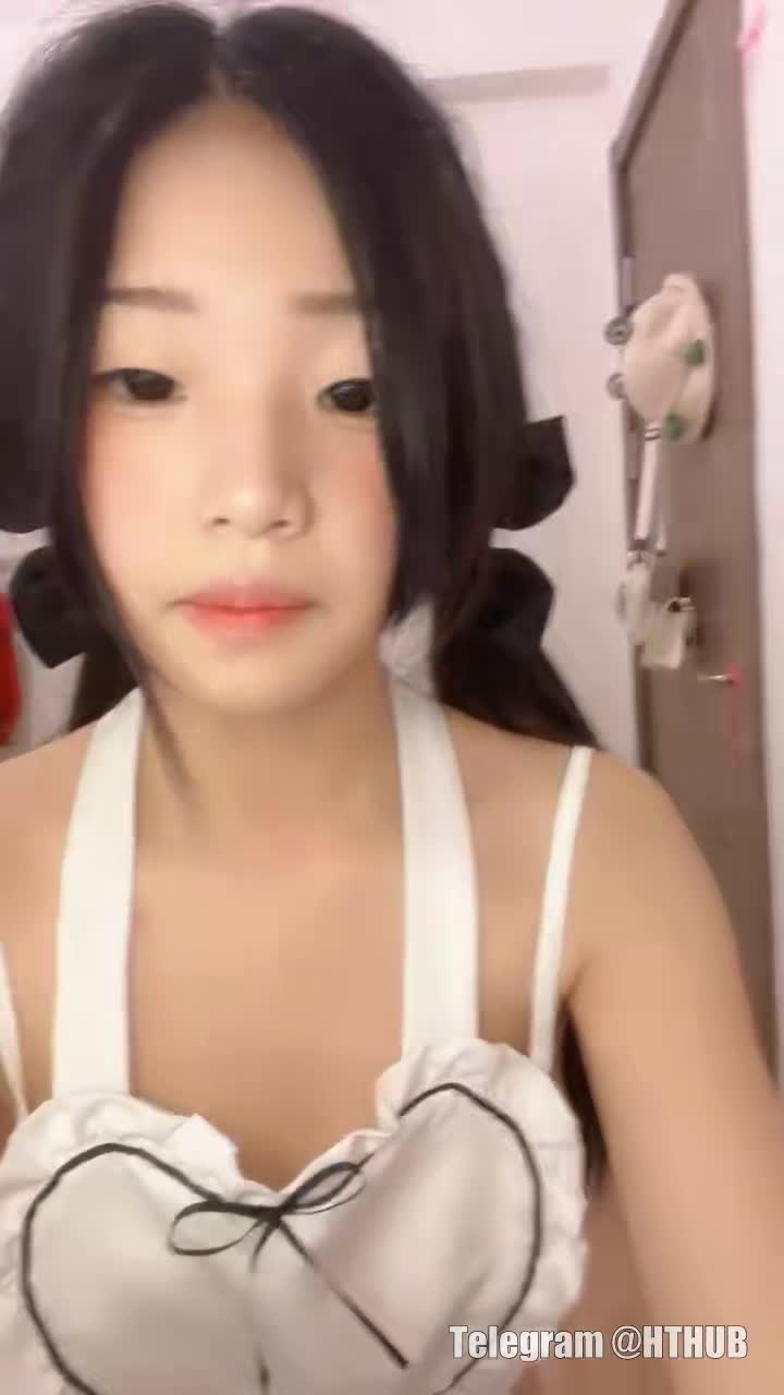 #主播 呆萌甜美嫩妹 换上女仆装热舞
