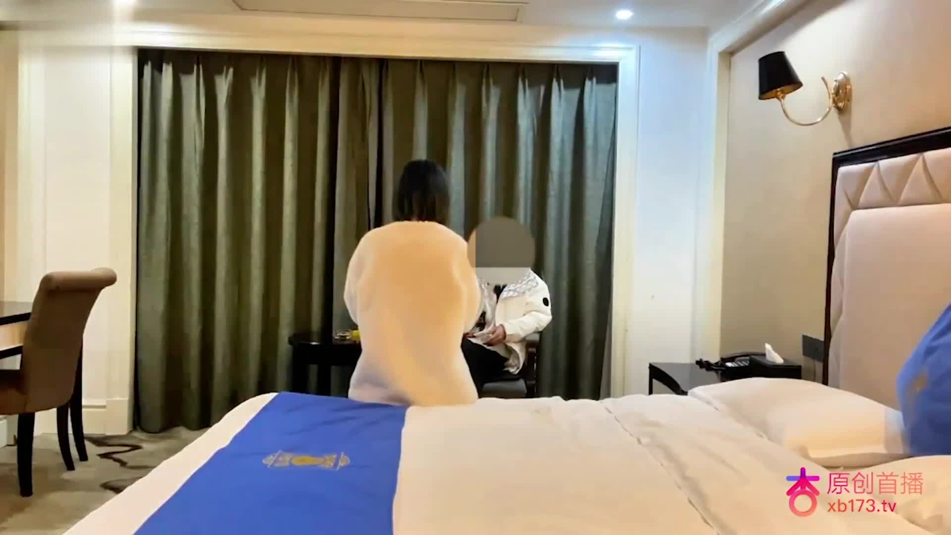 出来做兼职的美少女 身材白嫩小穴特别紧 各个姿势来一遍搞得她受不了#少女
