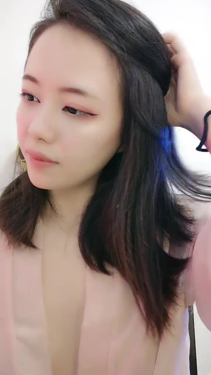 #台湾小飘飘 01-12半糖主播秀【标签: #直播 #学生 #女神 #小姐姐 #小妹妹 #少妇 #人妻 #萝莉 #大奶 #大长腿 #黑丝袜 #口交 #自慰 #跳蛋 #玩具 #露脸 #白虎 #一线天 #潮喷 #喷水 #屁眼 #学妹 #学姐 #调教 #高潮 #裸舞 #脱衣舞】