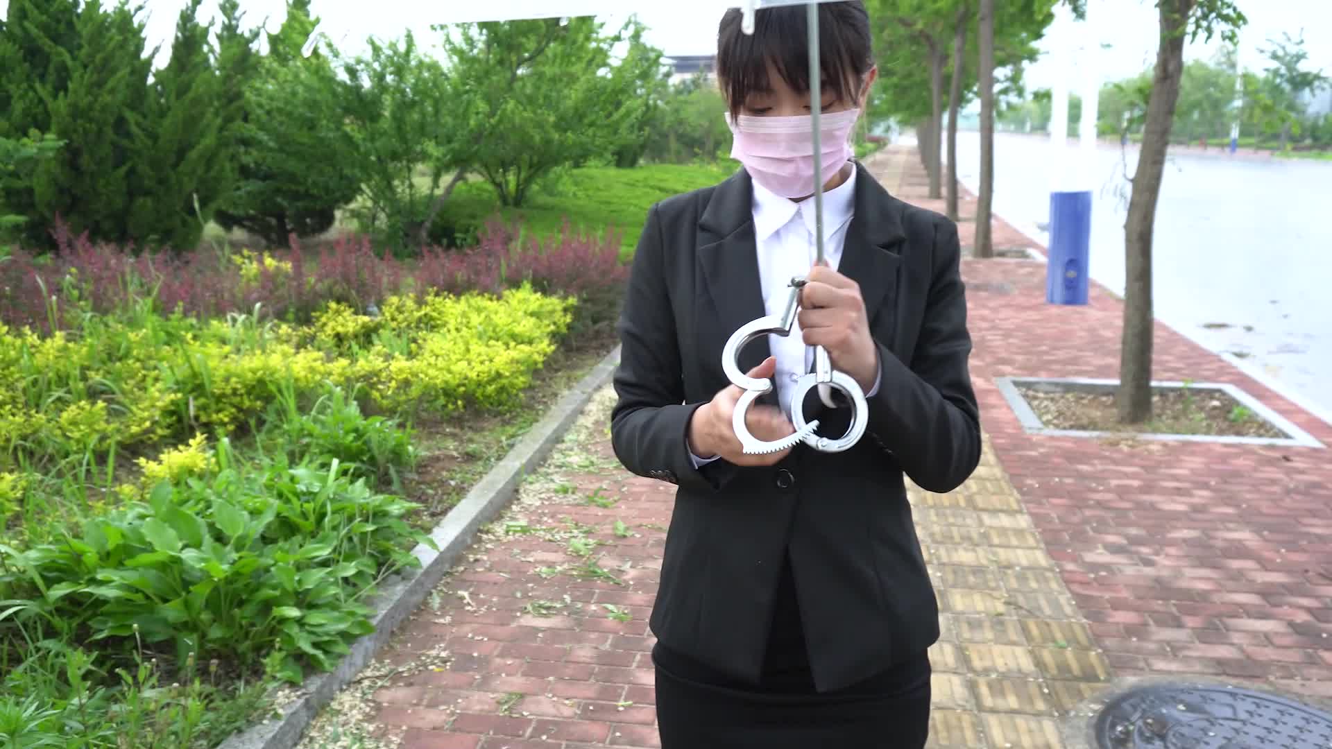 【 #户外束缚调教JK美少女】编号：#CM2023091603出品：#魔法摄影标签： #BDSM  #束缚 #镣铐