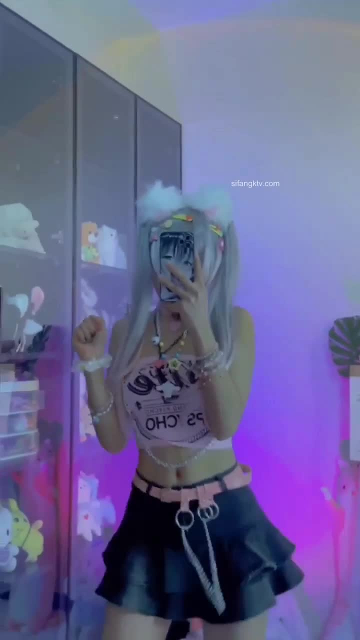 ️青春无敌️抖音风极品推特网红嫩妹【小仙云儿】十月高价定制裸舞️翘臀大长腿各种制服小可爱