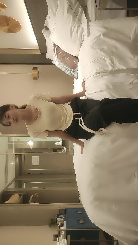 #小马丶寻花 09-13深夜顶级清纯甜美少女，娇小身材修长美腿，揉捏小奶子吸吮，骑乘站立后入撞击猛操