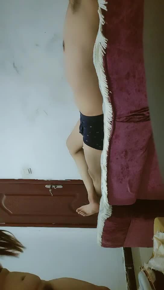 【渣男一号探花】ktv玩公主歌声伴着酒精大胸小姐姐一会儿被脱光后入啪啪乳浪波动真刺激标签： #探花