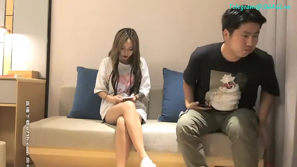 大壮哥酒店约了位白衣短裤极品性感纹身美女啪啪,气质绝佳,身材匀称,从沙发上一直玩到床上,激烈爆插 国语! 00 05 30
