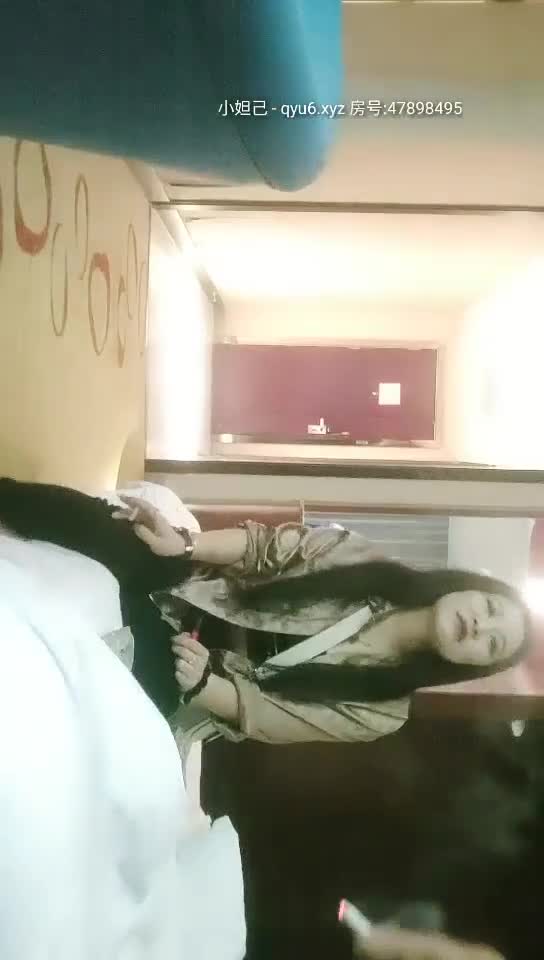 【渣男一号探花】ktv玩公主歌声伴着酒精大胸小姐姐一会儿被脱光后入啪啪乳浪波动真刺激标签： #探花
