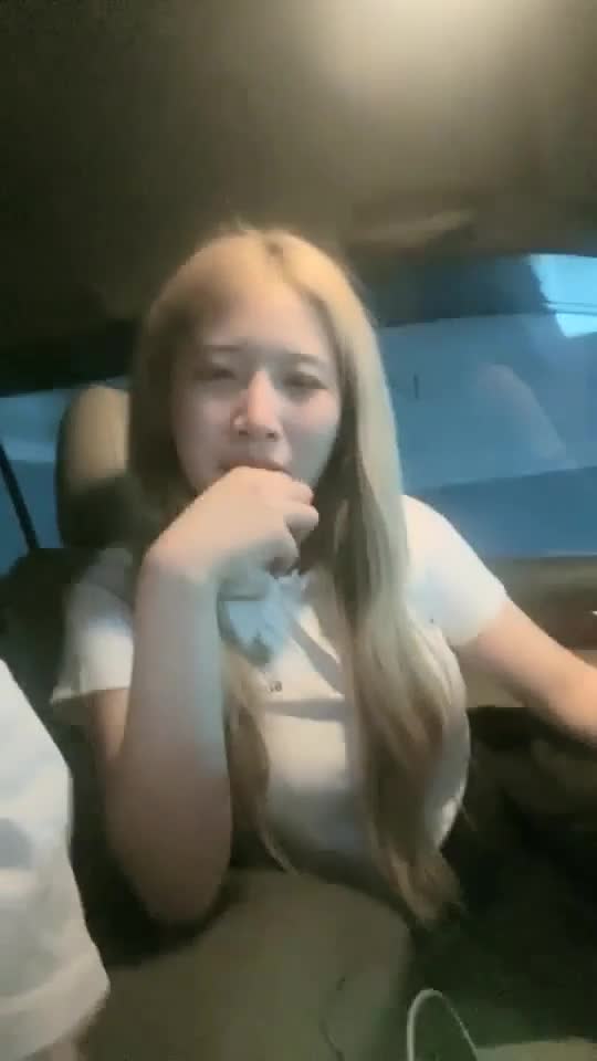 找了对夫妻玩3P，对方老婆奶子好大啊！白花花的晃的眼晕！标签： #3p #群p