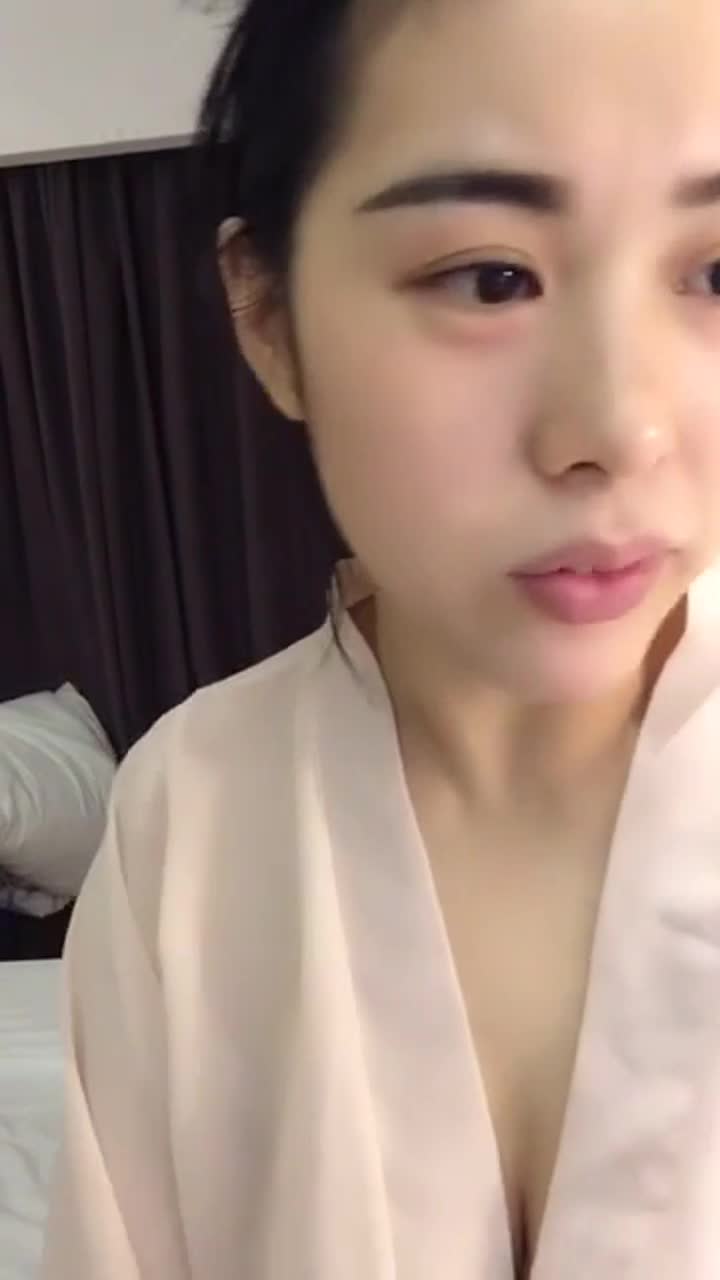手机直播非常骚的主播SM丝袜标签： #直播 #丝袜