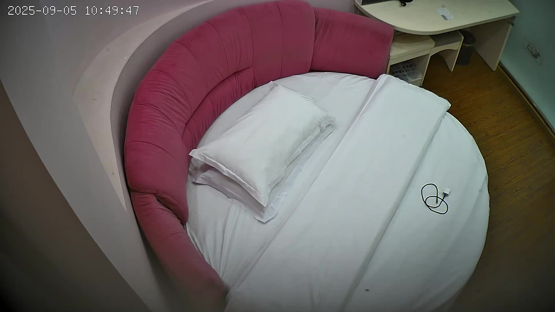 2048.vip-9-5流出酒店高清偷拍 中年男人的婚外情带着医院的CT片和气质少妇幽会连干两炮对白清晰
